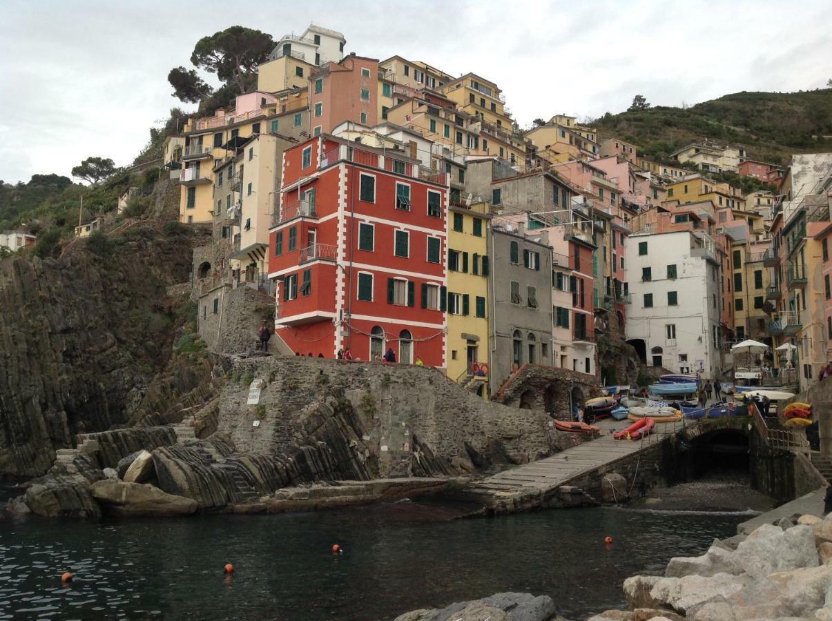 Sergeant First Class Riomaggiore Exterior photo